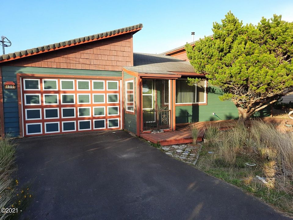 1st image of 1802 NW Dolphin Ln