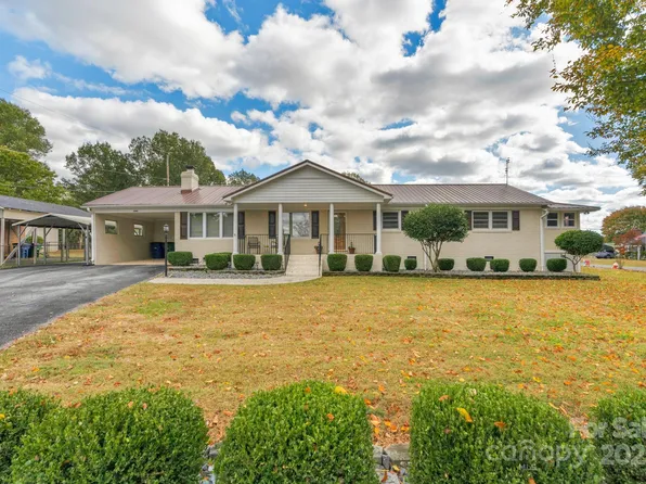 1202 Flowe Dr, Matthews, NC 28104