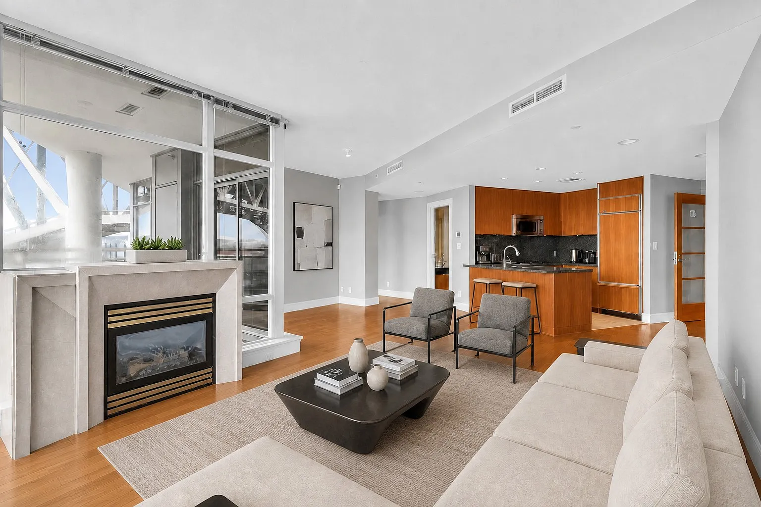 2 bed, 1400 sqft, $6,800 — Photo 2