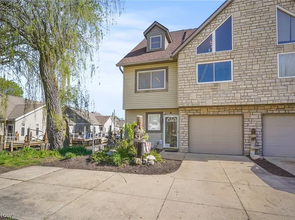 2293 Lakeside Dr, Lakemore, OH 44250