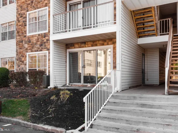 56 Willow Ct, Hamilton, NJ 08619