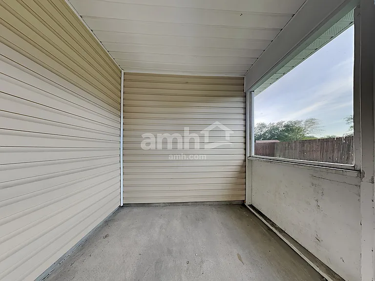 1852 Willesdon Dr W — Photo 20
