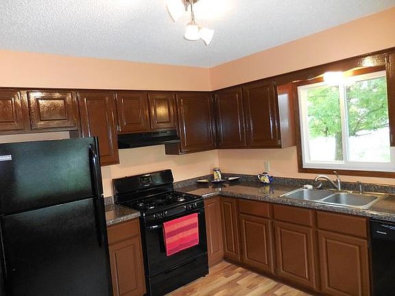 4th image of 8232 Hampshire Ct N
