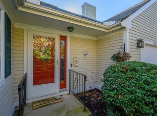 9 Rolling Green Ln, Mashpee, MA 02649