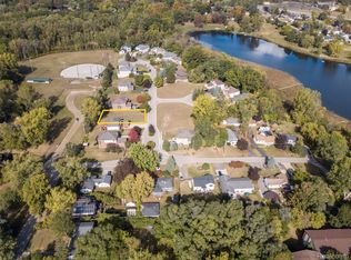 257 Madeleine Ln, Waterford, MI 48328