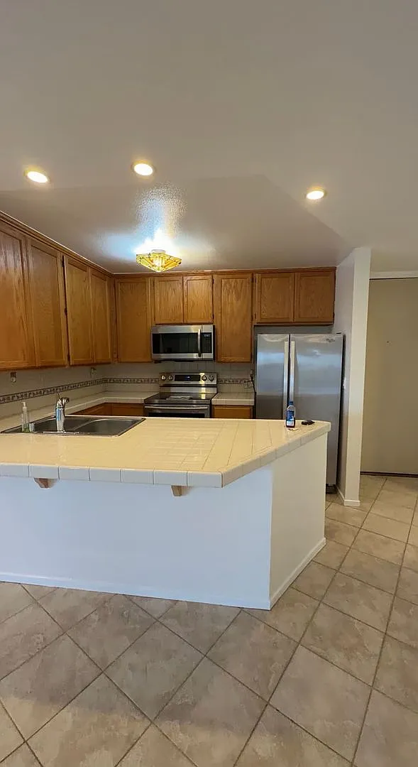 Waterfront Coastal Living at Its Best One Bedroom One Bathroom. — Photo 1