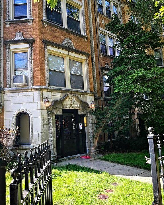 1st image of 1621 W Lunt Ave APT 1