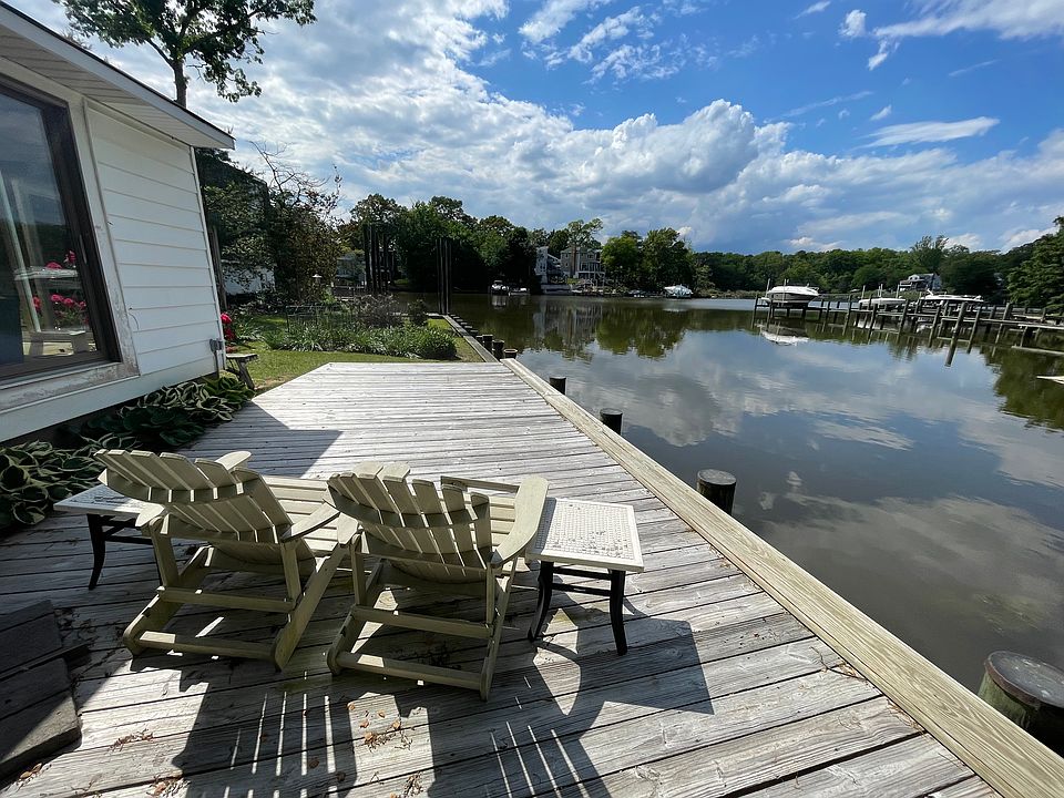 Waterfront deck