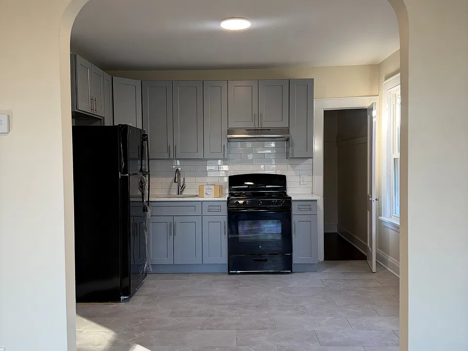 40-42 Tremont Ave #2