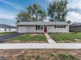 28 Gun Rd, Levittown, PA 19057