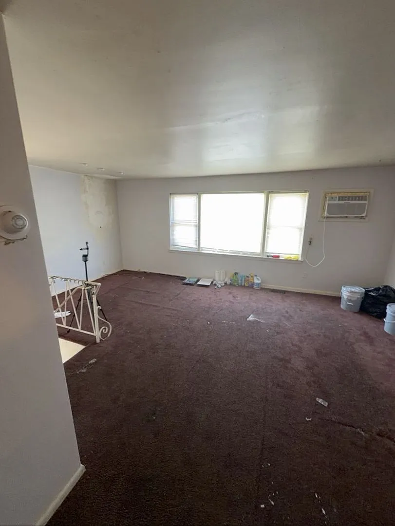 2607 Tremont St — Photo 2