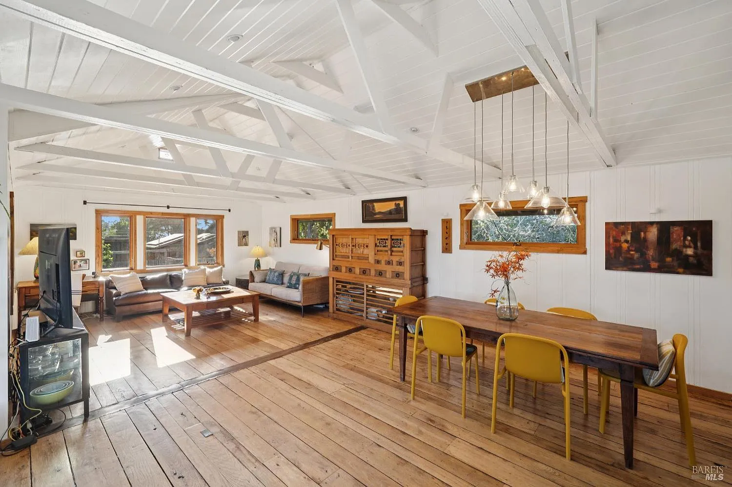 180 Maple Road photo 1
