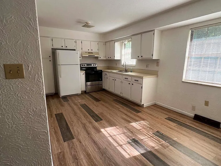 2829 Luce St — Photo 2