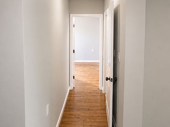 5th image of 297 Hawthorne Ave #3F