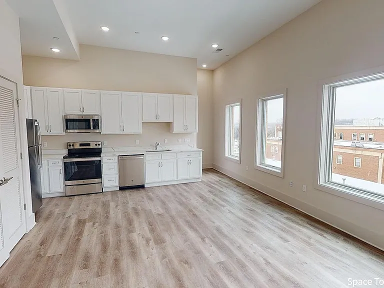 917 Sheridan St NW #2 — Photo 2