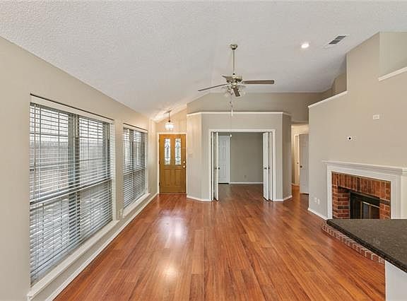 3rd image of 933 Plantation Dr