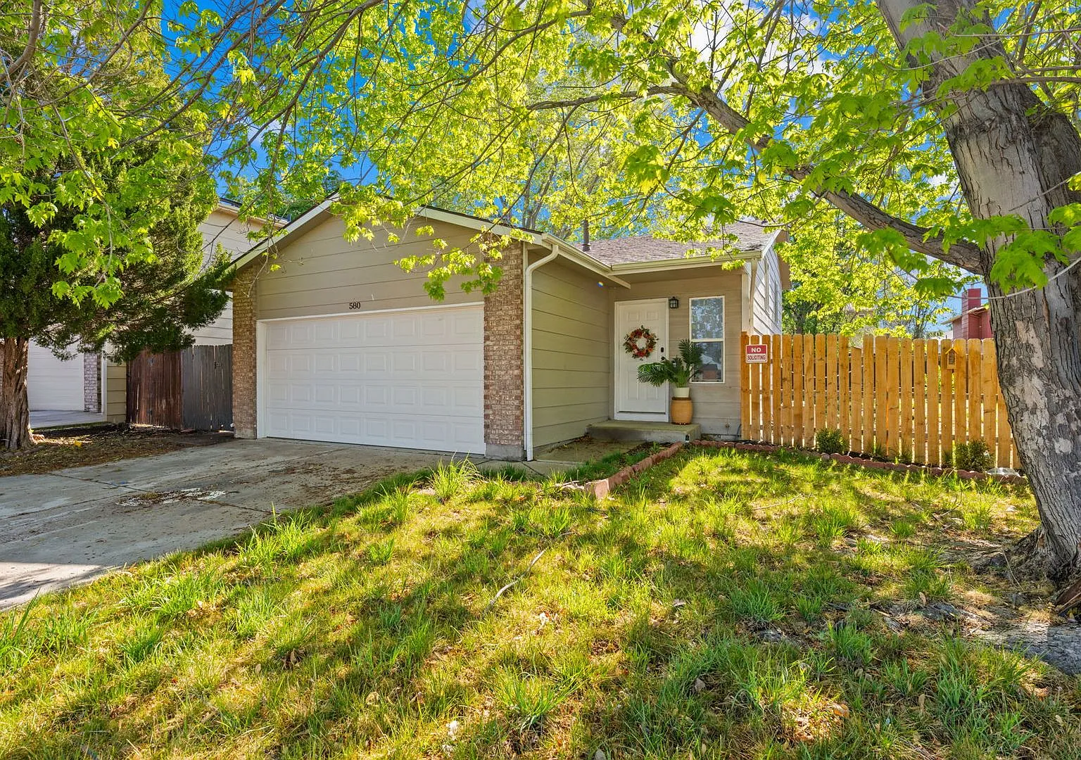 Cute Home, Centrally Located, Near Military Bases — Photo 1