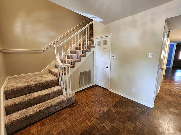 5th image of 136 Cambridge Place Dr #136