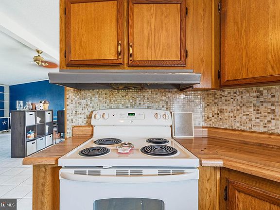 4th image of 35618 Sussex Ln #36619