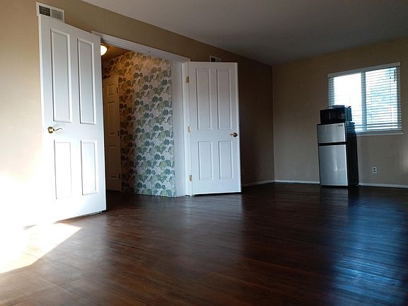 3rd image of 142 Burgess Ct #1
