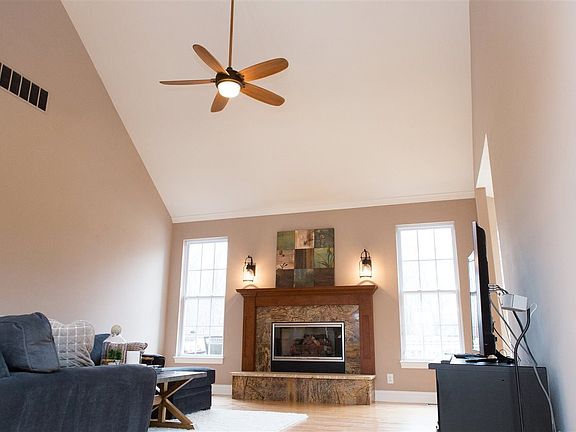 3rd image of 4036 Farmstead Ln