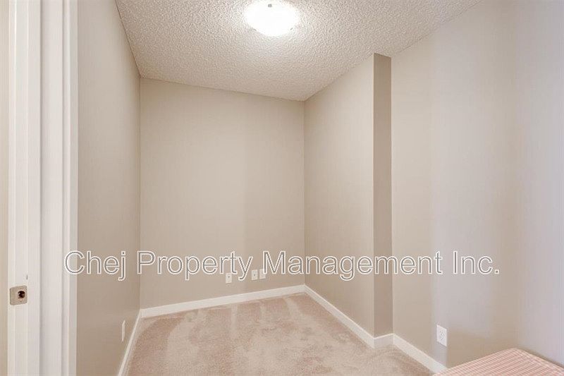 Edmonton Apartment for rent - 2 Bedrooms — photo 2