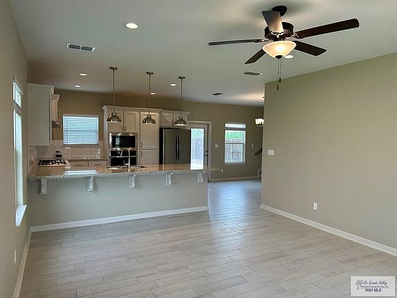 2nd image of 2105 Yucca Ln