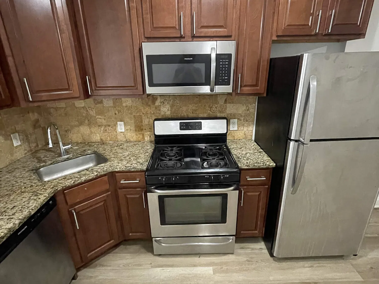 2 bed, 761 sqft, $2,595 — Photo 2