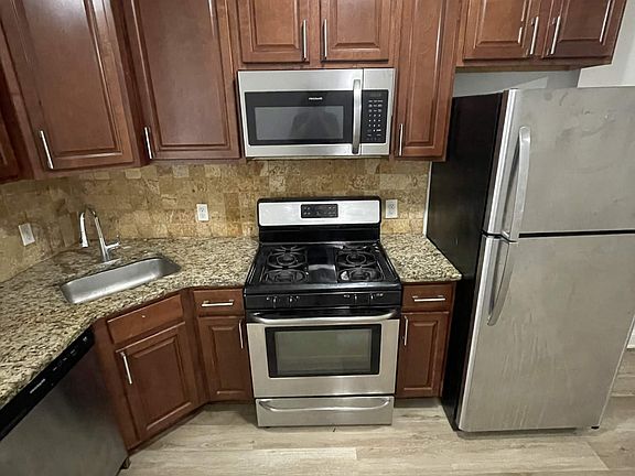 2nd image of 111 Hutton St APT 1L