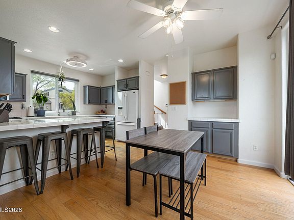 3rd image of 501 Warren Ct
