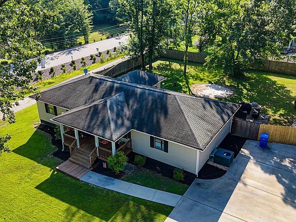 4th image of 1034 Givens Rd