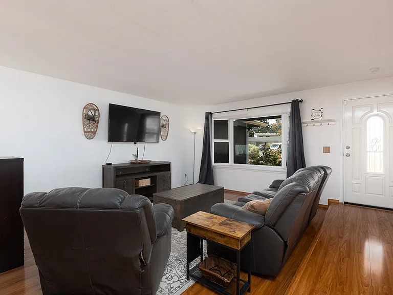 8442 Hawksridge Dr SE — Photo 16