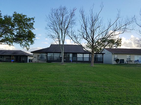 Large backyard /Florida room