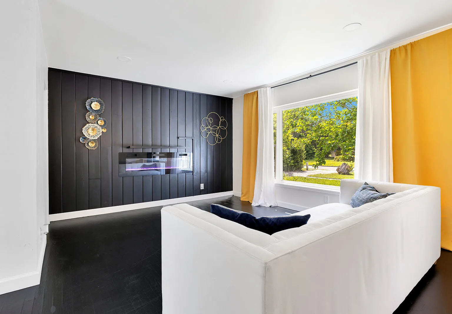 3 bed, 1345 sqft, $4,500 — Photo 3