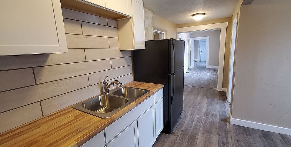 1st image of 12 E Main St