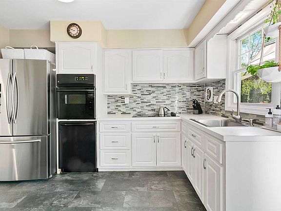 5th image of 6 Lindberg Ct
