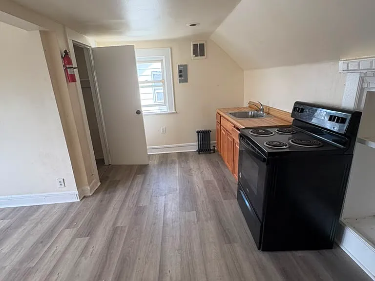 184 Columbia Ave #1 — Photo 2