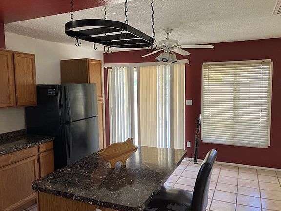 3rd image of 2512 E Larkspur Dr