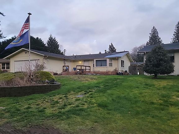 2nd image of 386 Lakeside Dr