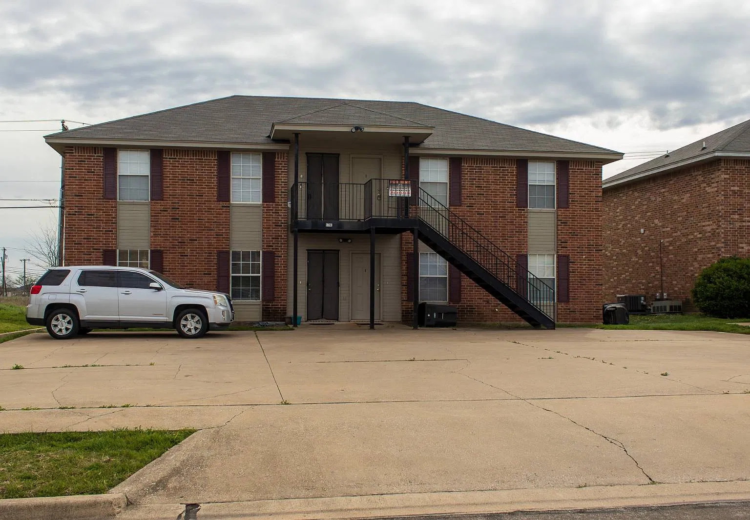 2 bed, 1.0 bath, 795 sqft, $650 — Photo 2