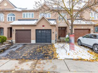49 Goldenlight Cir #32, Brampton, ON L6X4N6