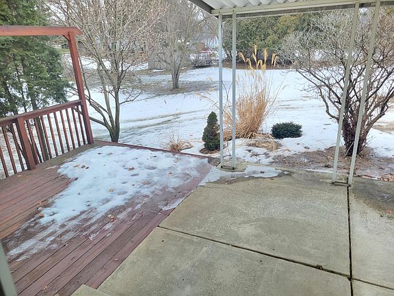 3rd image of 6527 Lily St SW