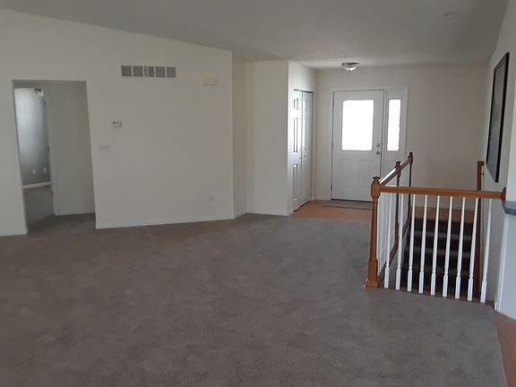 Living Room /Front Entry