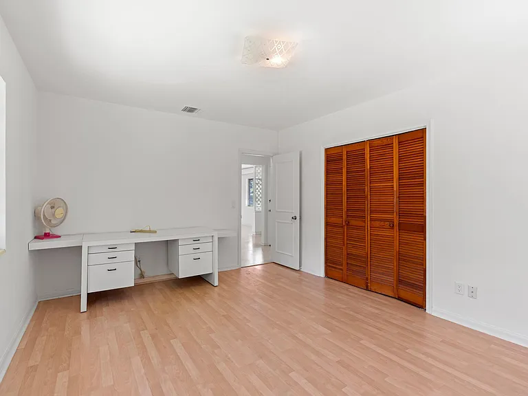 1725 N Lakeside Dr — Photo 14