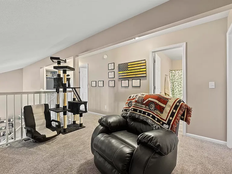 2226 Bluewater Trl — Photo 15