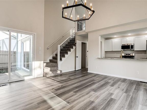 3rd image of 10242 Edelweiss Cir