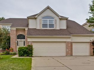 3250 Indian Creek Dr, Buffalo Grove, IL 60089