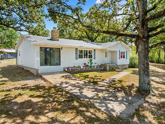 4th image of 582 Washington Road