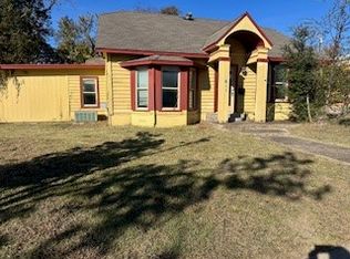611 Chestnut St, Bonham, TX 75418
