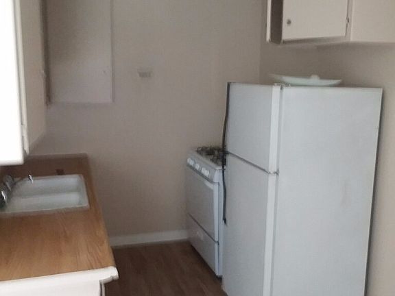4th image of 4729 San Vicente Blvd APT 2